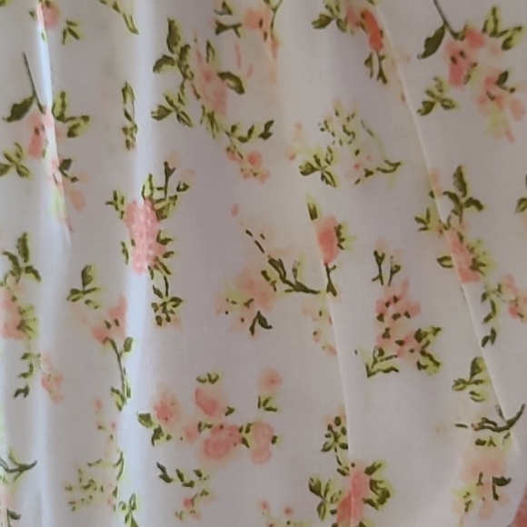 Beautiful and Light Long Floral Dress - Picture 7 of 7